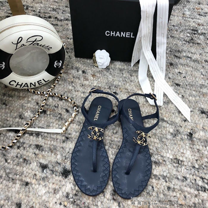 CHANEL香奈兒 19ssarrival 簡約時尚 超美夾腳款 大雙C五金logo 小羊皮材質 原單真皮大底 時尚百搭款 女士凉鞋  dsX2494